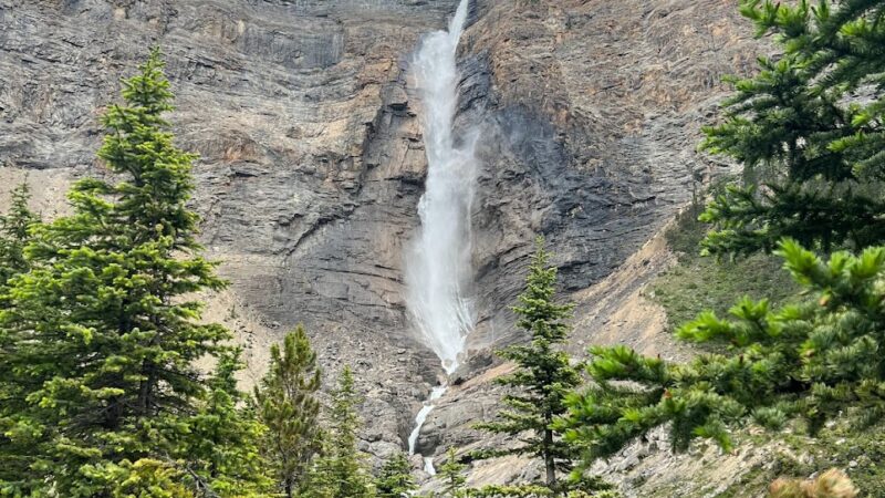 Takakkaw Falls: A Majestic Waterfall in Yoho National Park